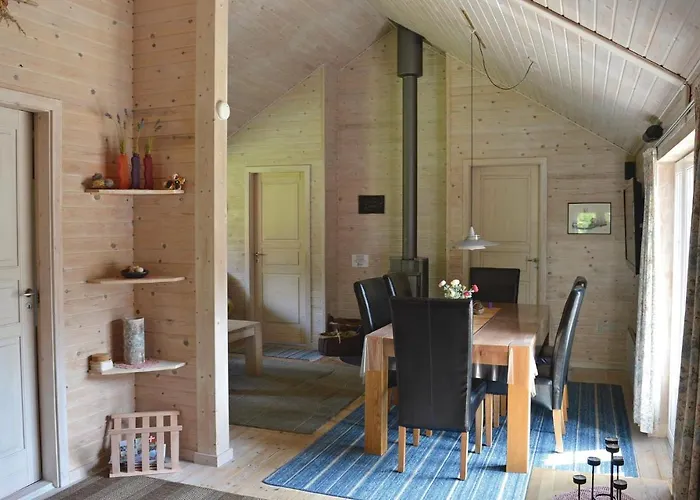 A Hveyselsvej With Shower And Fireplace Semesterbostad Romo