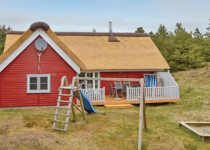 A Hveyselsvej With Shower And Fireplace Semesterbostad